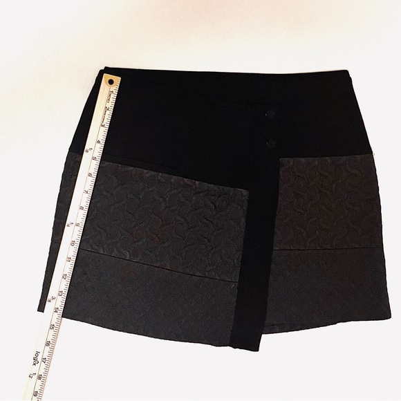 Zara Womens Quilted Wrap Skirt Textured SZ Med Black Academia Goth Asymmetric - Picture 10 of 14